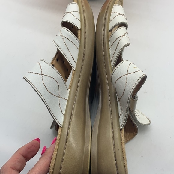 Naturalized White Slip On Sandals Sz 10. MCS0767E - Picture 5 of 8